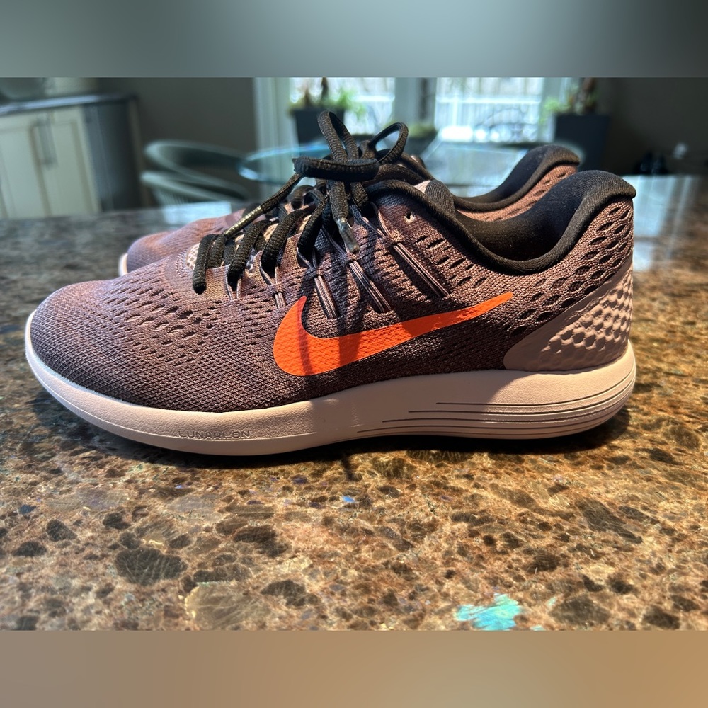 Women’s Nike Run Easy Lunar Glide 8 athletic shoes  Size 7.5